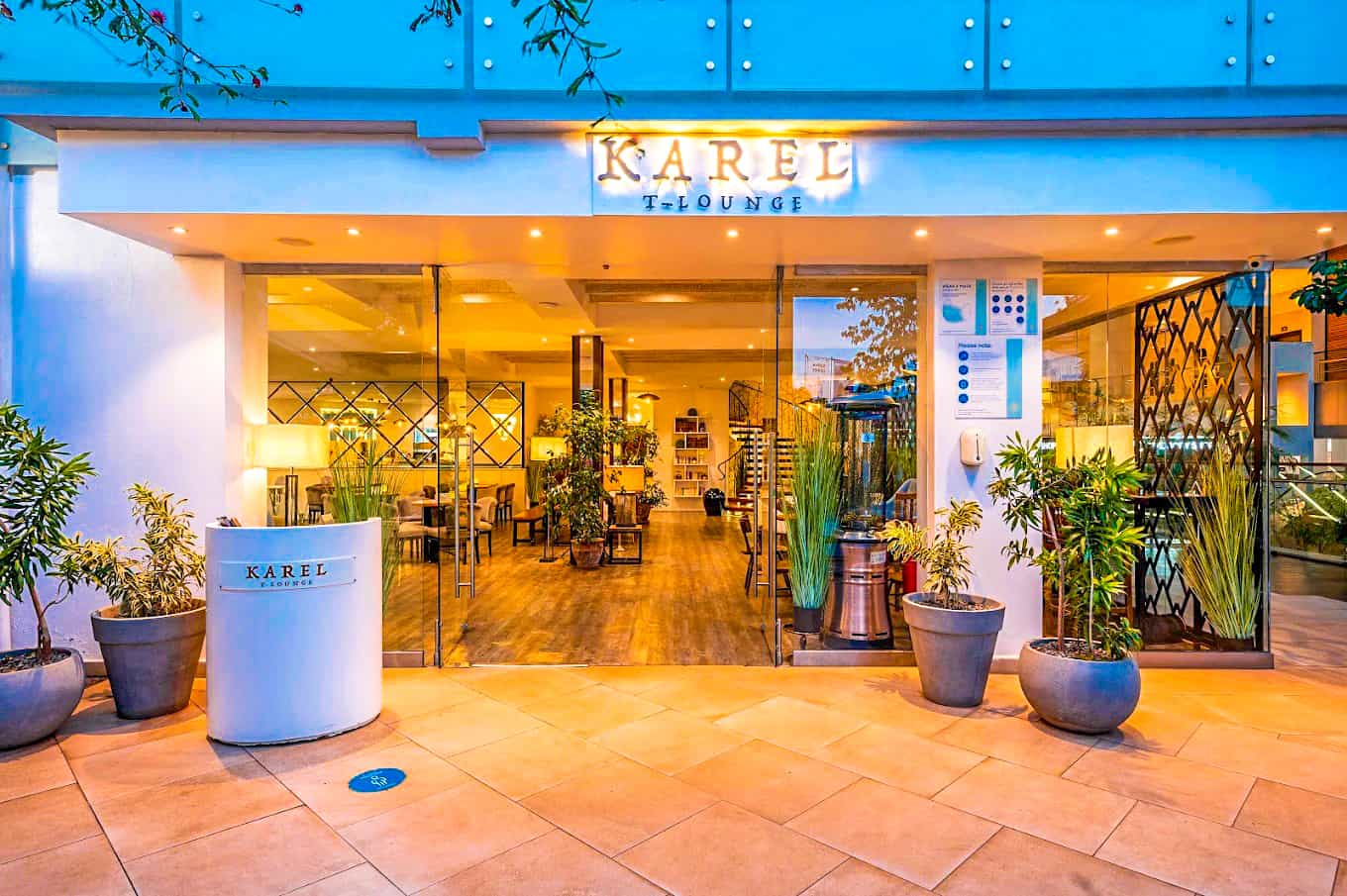 Karel T- Lounge